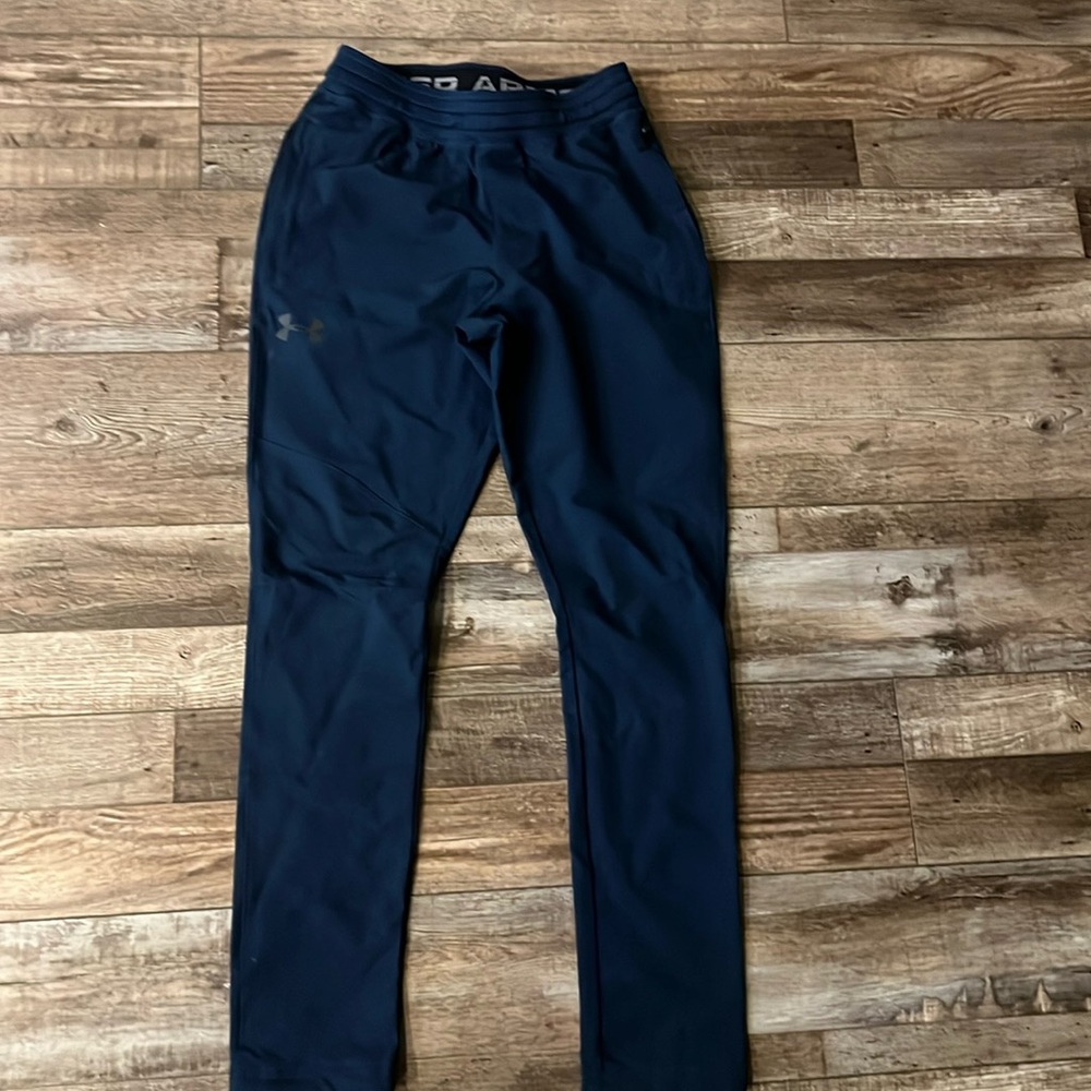 Men’s Under Armour joggers. Worn once. Side pockets.